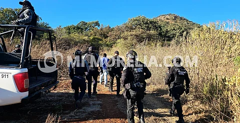 Reportan balaceras y “dronazos” entre delincuentes en zona cerril de Apatzingán