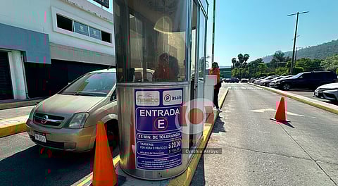 Implementan nuevo cobro en estacionamiento de Plaza Fiesta Camelinas previo al FMO