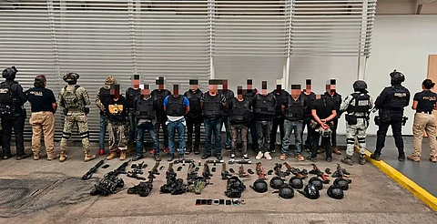 Duro golpe al crimen en Zinapécuaro; 17 detenidos y 14 armas largas aseguradas: SSP