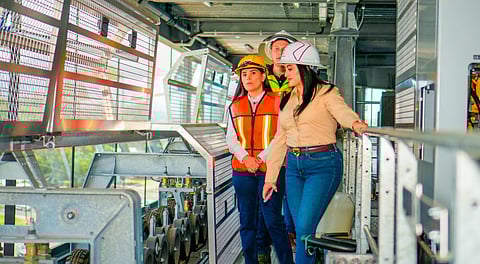 Gladyz Butanda y empresarios supervisan estaciones del teleférico de Uruapan