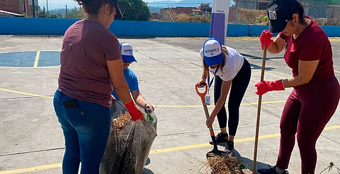 Vecinas y vecinos se suman a la jornada de limpieza en nororiente de Morelia