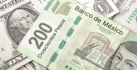 Expertos prevén que una desaceleración en EU favorecería aún más al peso