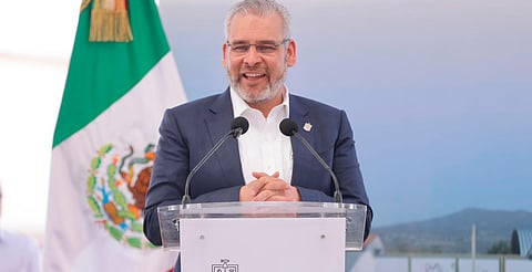 El 99.9 % de los docentes michoacanos recibe pago con tarjeta: Bedolla