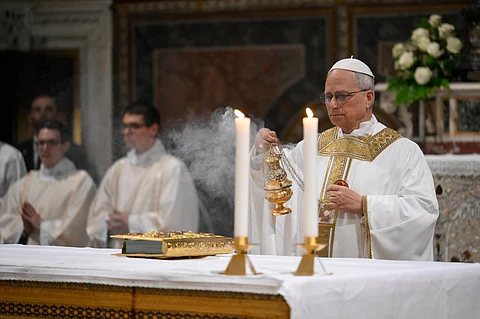 En su primera misa, León XIV pide guiar a la Iglesia con humildad