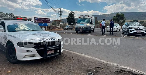 Dos lesionados tras choque en carretera Morelia-Quiroga