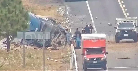 Vuelca tráiler en la autopista Pátzcuaro-Cuitzeo