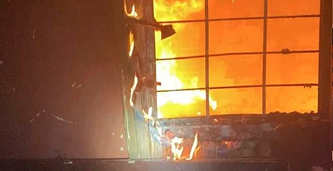 Fuego consume domicilio en Morelia; bomberos rescataron a 6 personas