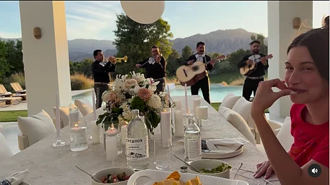 “Cielito lindo” para Hailey: Justin Bieber le lleva serenata mexicana