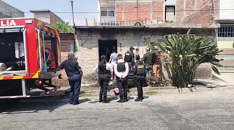 ¡Héroe vecino! Enfrenta incendio en casa de Morelia; un perrito resultó herido