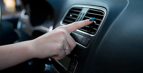 Este sencillo tip para el aire acondicionado enfría mejor tu coche, según CNPC