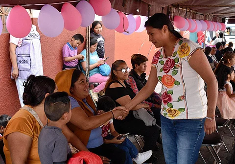 Celeste Ascencio celebra el Día de las Madres con las mujeres de su tierra natal