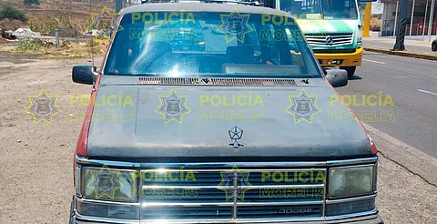 Policía Morelia recupera vehículo robado y detiene a sujeto en la carretera Uriangato-Morelia
