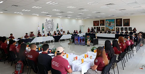 Ustedes son nuevos liderazgos a los que tenemos que impulsar, señala Yarabí Ávila ante estudiantes de Seguridad Pública