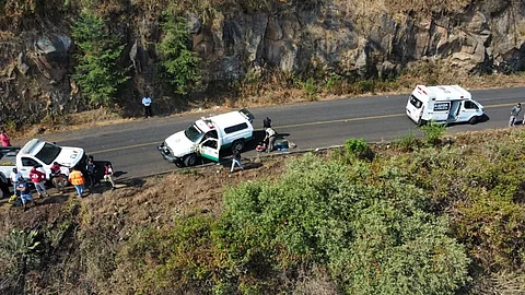 Un muerto, tras accidente en barranco de carretera a Pátzcuaro, Michoacán