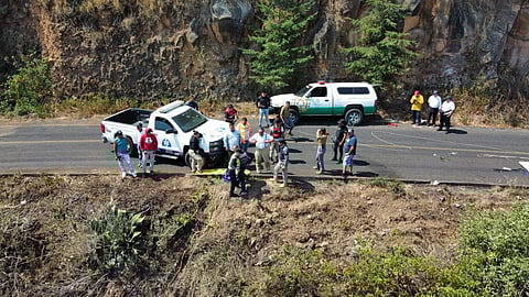 Vuelca auto en voladero de Ukasanastakua, Pátzcuaro; hay heridos
