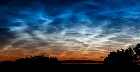 Nubes noctilucentes: raro fenómeno que puedes ayudar a estudiar desde México