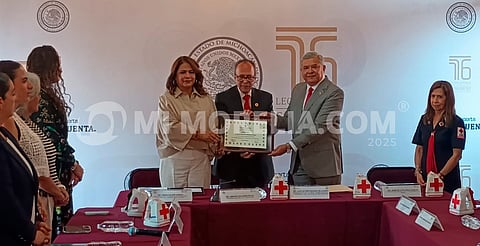 Fracciones parlamentarias del Congreso entregan donativos a la Cruz Roja Michoacán