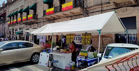 Paro magisterial arranca con baja afluencia; avenida Madero se vuelve tianguis