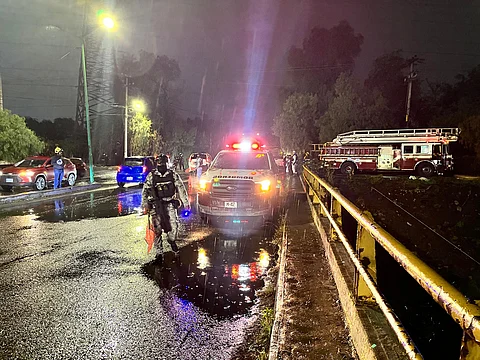 Mueren 5 estudiantes de la UNAM tras caer auto a canal; así pasó