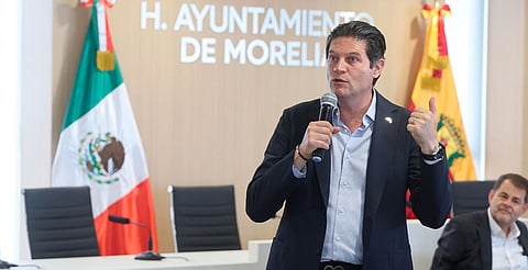 Se llevó a cabo la presentación del libro “Azul Puro”, de Bernardo León Olea