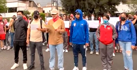 Normalistas bloquean frente la UESICAMM en Morelia; exigen plazas