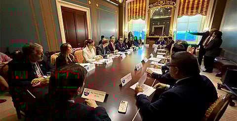 Senadores mexicanos exponen a funcionarios de EU sobre daño del impuesto a remesas