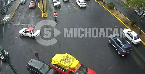 Chocan tras la lluvia en avenida Acueducto de Morelia