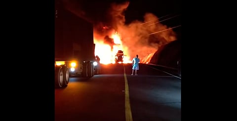 Fuerte choque de tráileres paraliza la autopista Siglo XXI, cerca de Las Cañas