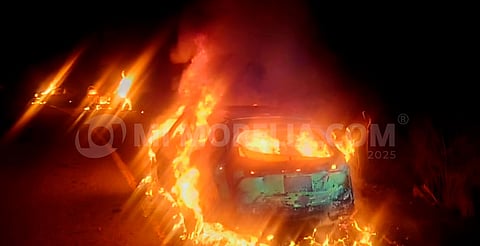 Presuntos criminales incendian tres autos en en Zinapécuaro