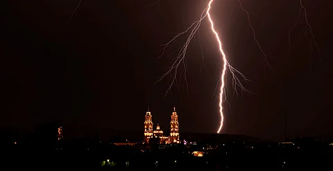 ¡Atención, Michoacán! PC alerta por tormentas eléctricas: esto debes evitar