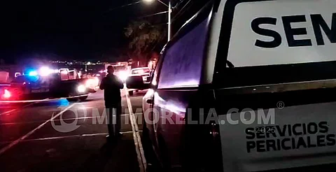 Huía tras causar choque y murió al volcar su camioneta, al poniente de Morelia