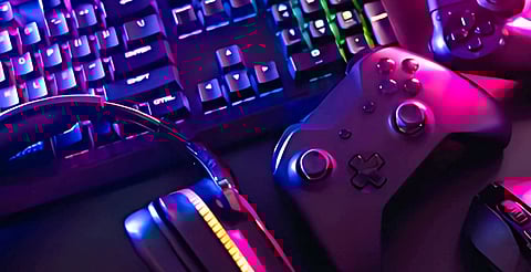 La narrativa, los logros desbloqueables y la socialización virtual iniciaron en salones arcade y consolas como Super Nintendo y PlayStation