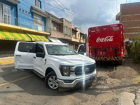 Aseguran un vehículo con reporte de robo tras enfrentamiento en Quiroga