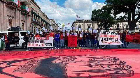 Padres de los 43 desaparecidos se reunirán con Sheinbaum este martes