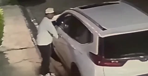VIDEO: roban camioneta en colonia Cosmos, Morelia