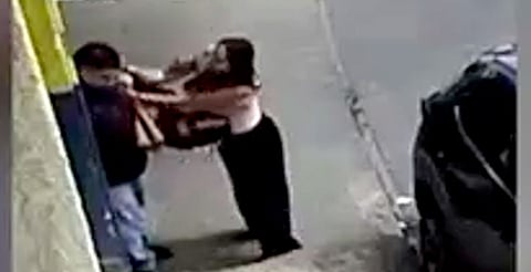 El video se volvió viral en redes sociales y la víctima pide ayuda para identificar al sujeto