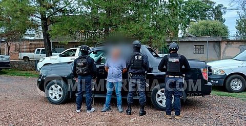 Lo detienen por exceso de velocidad y descubren que era buscado por delitos sexuales