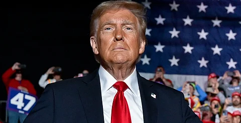 Corte de Estados Unidos autoriza a Trump revocar estatus legal a miles de migrantes