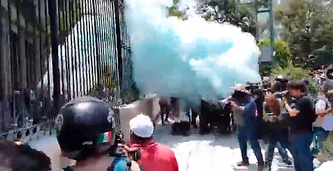 CNTE intenta irrumpir en Segob, en CDMX; gobierno llama a continuar el diálogo