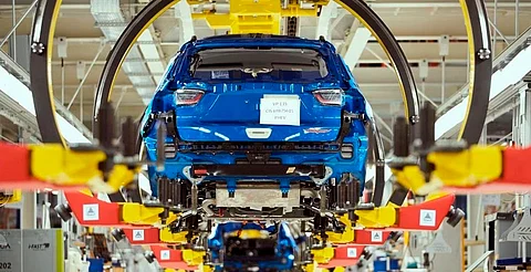 Suben precios de electrónicos por nuevo impuesto al acero; autos costarán 42 mil pesos más