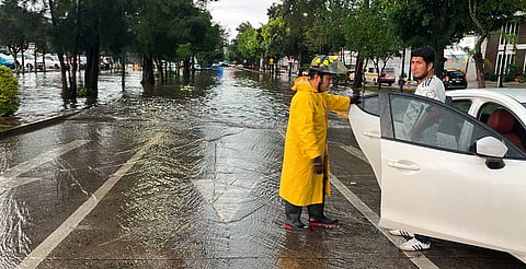 Lluvia intensa deja encharcamientos y caída de ramas en Morelia, según reporte preliminar