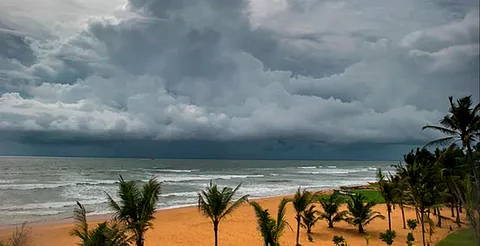 Vigilan posible ciclón tropical al sur de Oaxaca; podría afectar a Michoacán