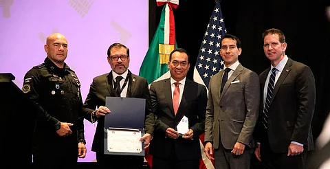 SSP y FGE reciben reconocimiento por combate al uso ilegal de explosivos y armas de fuego