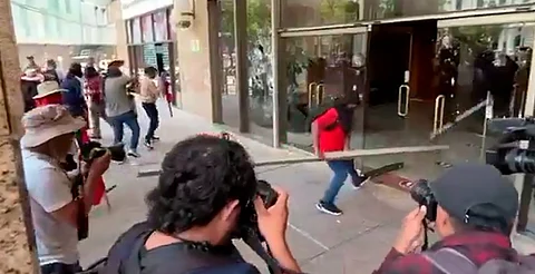 SEP condena vandalismo de la CETEG en sede de Bienestar