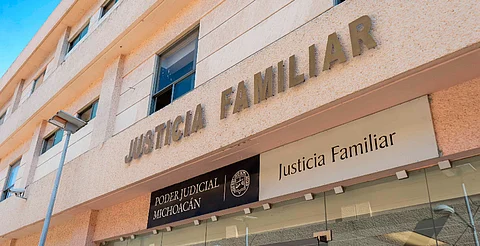 Se entera que no es su hija tras registrarla: juez ordena nueva acta sin padre