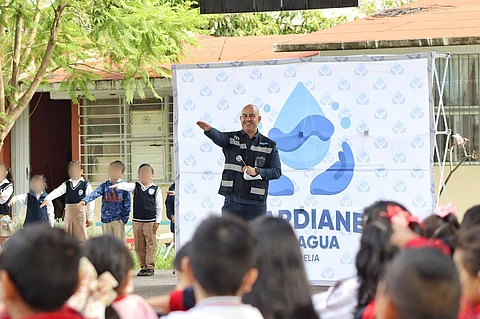 Adolfo Torres toma protesta a niños y niñas como ‘Guardianes del Agua’