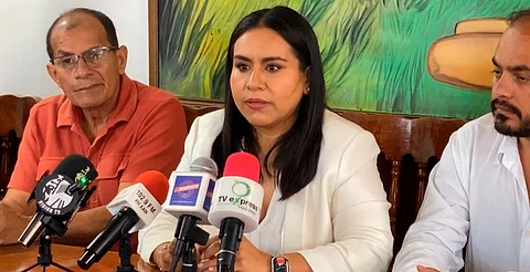 Yunuén Servín asume despacho de Tacámbaro tras asesinato de alcalde