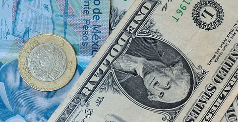 La moneda nacional se apreció 0.76% respecto al lunes