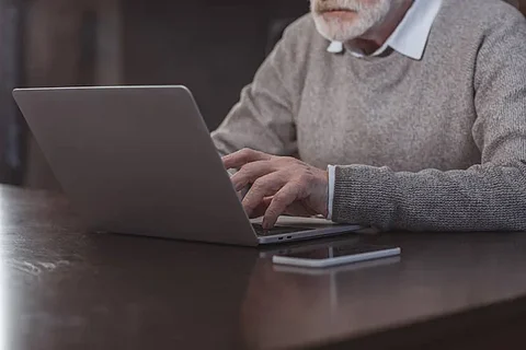 SSP lanza alerta para proteger a adultos mayores de fraudes cibernéticos