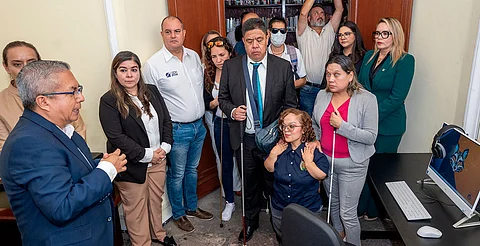 El espacio inaugurado contará con equipos de cómputo con pantallas táctiles con licencia de software Jaws y OpenBook, además de una impresora Braille